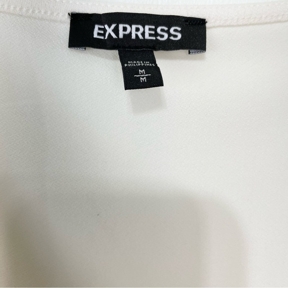 Express Ruffled Sleeve with Front Tie – SZ M - Picture 12 of 14